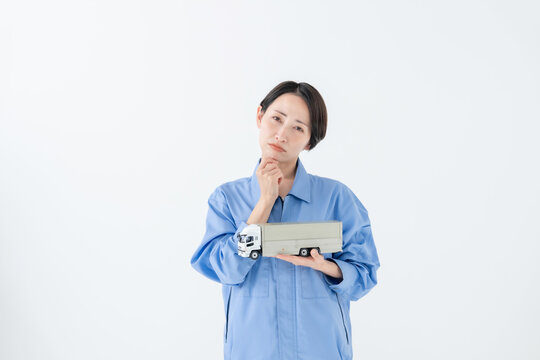 悩む女性　トラック
