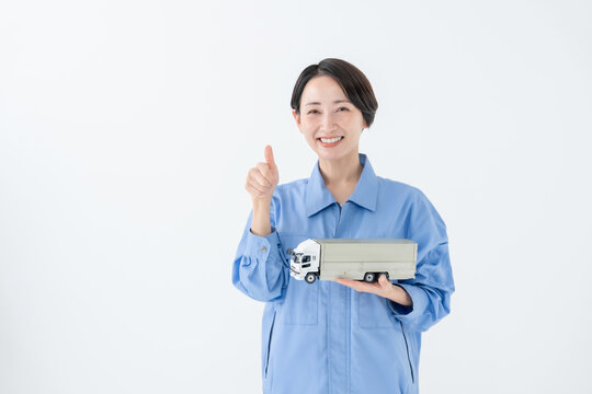 トラック　いいね　サムズアップ　女性