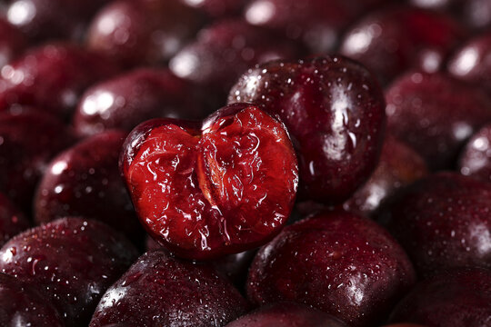 Fresh Wet Cherries with Cut Cherry Showing Red Flesh - Premium Yantai Chile Imported Fruit