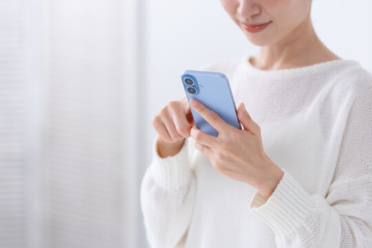 スマホ　女性