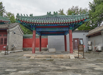 Obraz premium Traditional Chinese Pavilion at Beijing Temple Courtyard