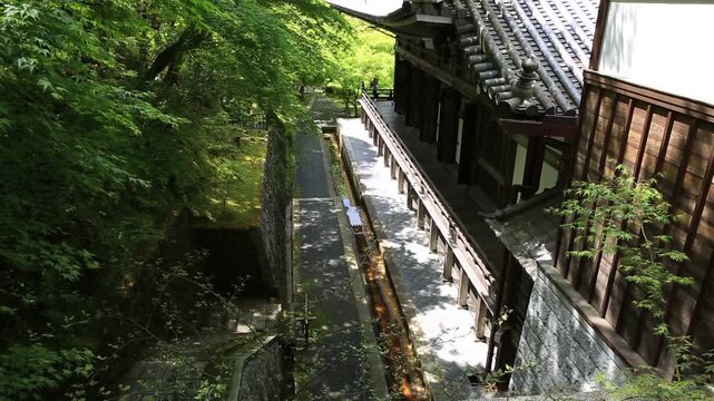 Wood footpath outside the main building of the famous Zen Temple Eikan-do in Kyoto, Japan. Zenrin-ji belongs to the Jodo sect of Japanese Buddhism. Spring season in Kyoto, Japan