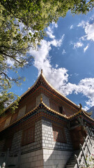 Fototapeta premium Traditional Asian Temple with Curved Roof and Blue Sky