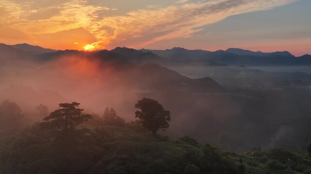 高千穂・国見ヶ丘に広がる雲海の絶景 空撮