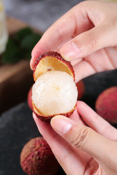 Fresh Peeled Lychee with White Flesh - Hainan Tropical Fruit