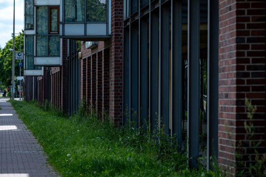 Modern brick and steel fa&ccedil;ade with glass balcony modules &ndash; Marzahn, Berlin, Germany