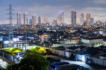 Obraz premium 川崎市の高台から望む武蔵小杉のタワーマンション群の夜景 Night View of Musashi-Kosugi Tower Apartments Seen from a Hill in Kawasaki, Japan