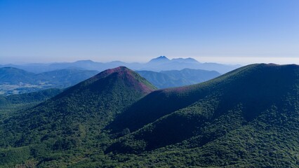 初夏の久住高原 ミヤマキリシマ群生地の空撮風景 © landscape photo