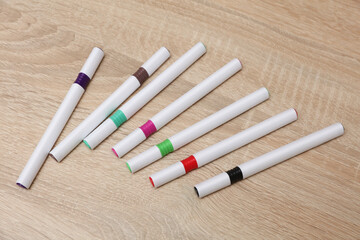 Obraz premium Set of colored felt-tip pens with white blank body on the table