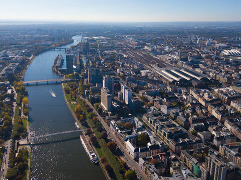  Frankfurt am Main &ndash; train station with trains.