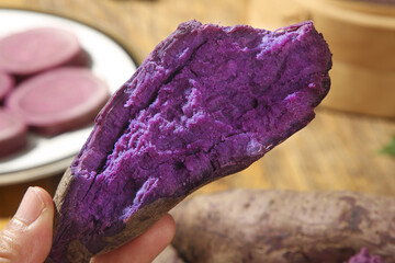 Obraz premium Fresh Purple Sweet Potato from Shandong China - Vibrant Violet Flesh Indoor Studio Food Photography