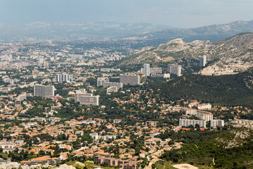 Obraz premium South Marseille city panorama, Provence, with Saint-Cyr limestone hills