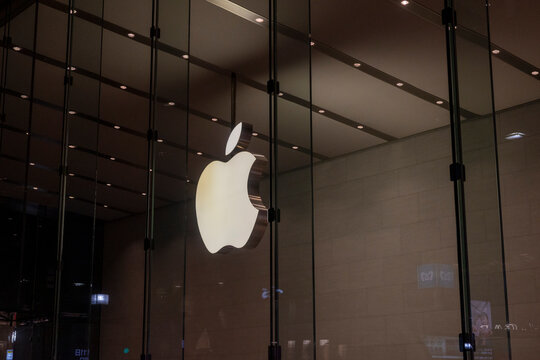 Apple 表参道（東京都渋谷区神宮前）