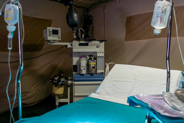 Obraz premium Emergency field hospital operating room for humanitarian crisis