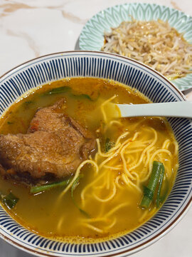 カレーヌードル