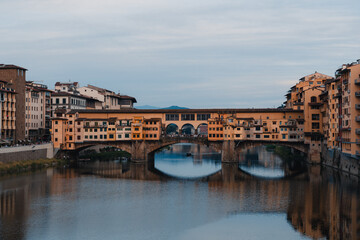 Fototapeta premium Ponte Vecchio bridge reflection in Florence blue hour