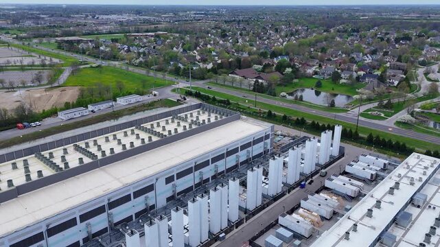 Large data center facility positioning beside a housing community in Hilliard, Ohio, USA