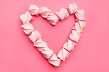 Obraz premium Marshmallow arranged into heart shape. Heart symbol created from soft sweets supports romance focused branding, festive communication, packaging design and social media content