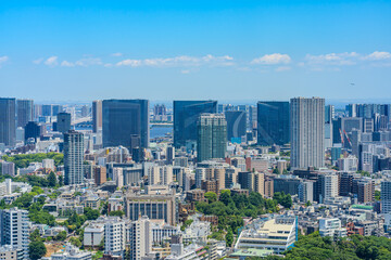 Naklejka premium 高輪方面を望む東京の高層ビル群と青空