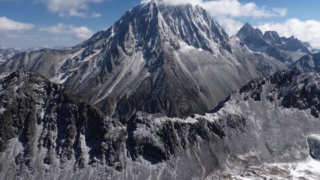 Drone_Reveal_Yala_Snow_Mountain_Western_Sichuan_4K_50fps