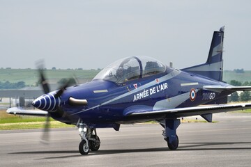 Obraz premium Pilatus PC21 armée de l'air française au roulage de loin