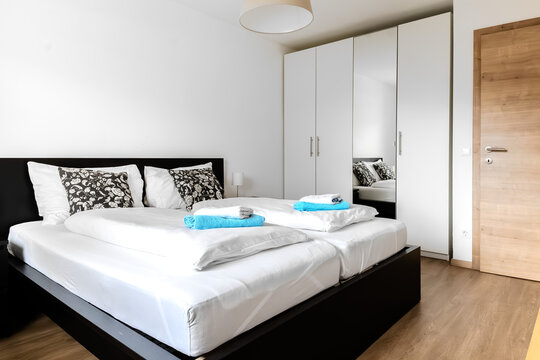 Schlafzimmer im Apartment gem&uuml;tlich hell