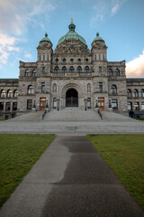 Fototapeta premium Victoria, British Columbia, Canada - May 14, 2026: British Columbia Parliament Buildings viewed from the legislative lawn in downtown Victoria. 