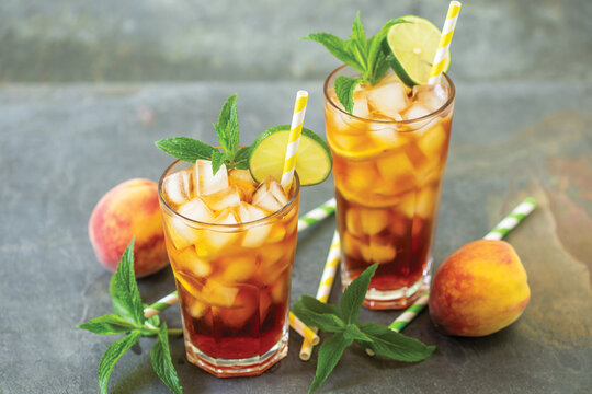 Ice tea with lime and mint in the glass	