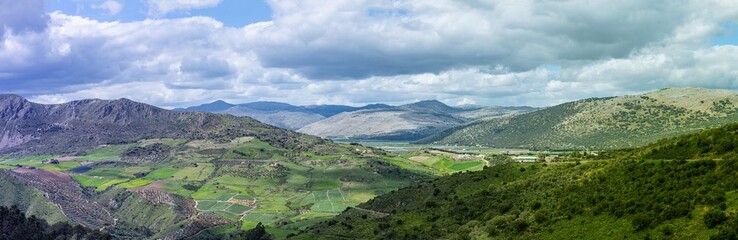 Obraz premium Scenic nature surrounds the hiking trails, offering stunning views and peaceful outdoor experiences in Sierra Tejeda Natural Park, Spain