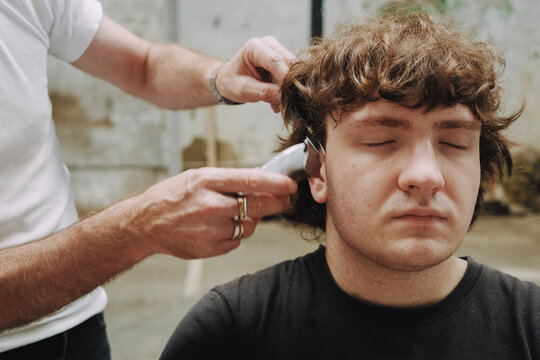Contemporary Haircut in a alternative Salon 