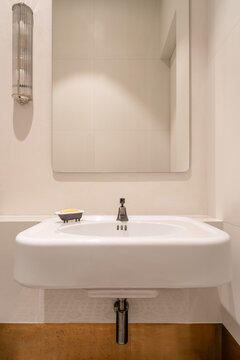 Minimal sink with mirror and soft tones