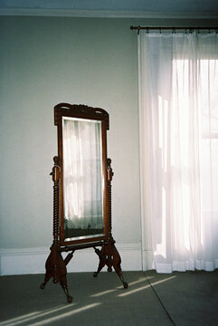 Bedroom  Mirror window dark mood film
