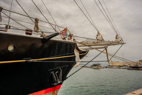 The world's largest sailing brigantine: Nave Italia