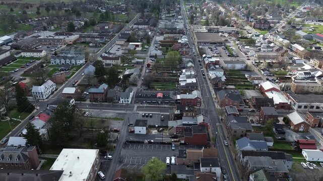 Carlisle Street alignment runs north toward Gettysburg College with dense residential grids, commercial parcels branching along intersecting side streets. Brick facades define compact forms, PA