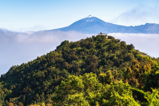 Blick auf den Mirador del Morro de Agando mit dem Teide auf Teneriffa im Hintergrund
