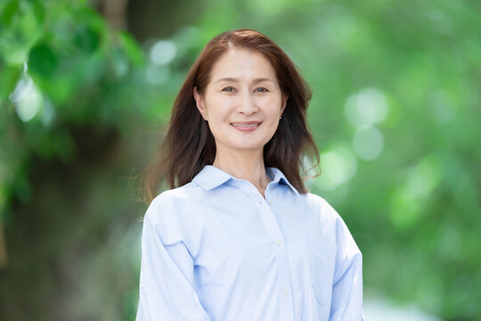 女性　新緑