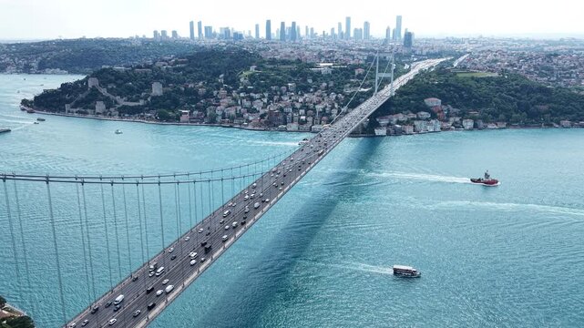 Natural Bloom Transforms Istanbul�s Bosphorus Waters