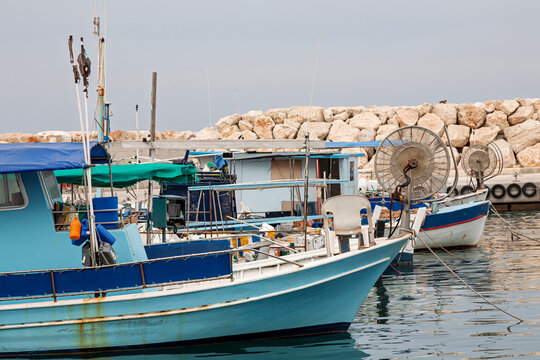 Fischerboote im Hafen von Latchi, Zypern