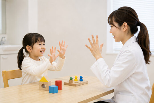 療育で子供と向き合う女性支援員