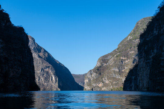 Sumidero Canyon landscape during boat excursion, Chiapas, Mexico.