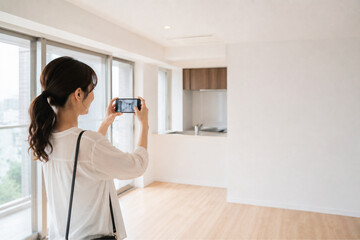 Obraz premium 不動産,内見,物件見学,住宅購入,マンション購入,新築マンション,中古マンション,戸建て住宅
