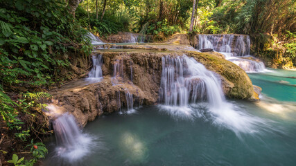 Fototapeta premium Kuang Si Waterfall (Stage 2) - Kuang Si Wasserfälle (Stufe 2)