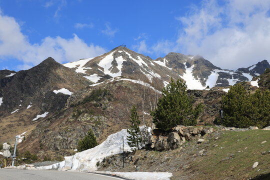 Mountain landscape in spring in the Ordino-Arcal&iacute;s ski resort in Andorra