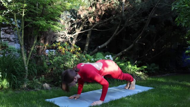 Woman performs a demanding bodyweight exercise outdoors highlighting the power of consistency daily habits and self discipline over short bursts of motivation
