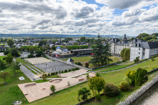 Vue de la plaine de Lescar du haut des remparts, depuis la cath&eacute;drale