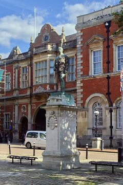 Statue of Charles Compton Cavendish with the former County Hall in the background