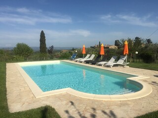 Naklejka premium Luxury Swimming Pool with Sun Loungers in the Tuscan Countryside