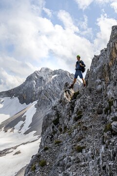 Hikers on the Hermann von Barth trail, via ferrata to the Partenkirchner Dreitorspitze, view of the Leutascher Platt with summit Leutascher Dreitorspitze, Wetterstein Mountains, Bavaria, Germany