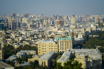 Obraz premium Baku Cityscape with Museum Center, Historic Buildings, and Modern Rooftops under Clear Skies, Azerbaijan.