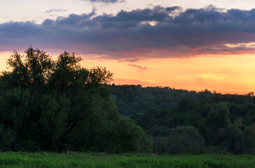 Natura, krajobraz, las, zachód słońca, leśny potok, słońce, woda, światło, długa ekspozycja © Adrian Jaśpiński